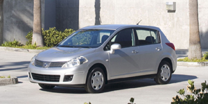 2007 Nissan Versa Pictures