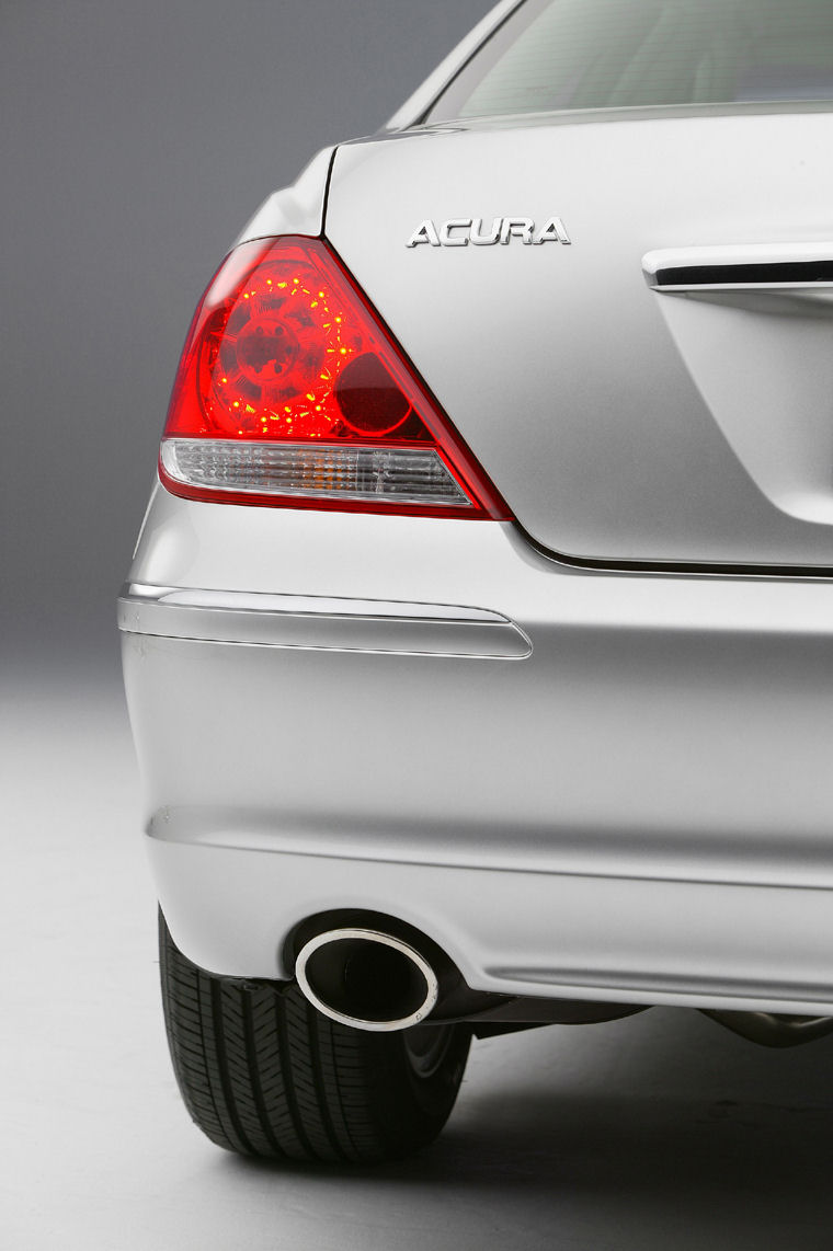 2007 Acura RL Tail Light Picture