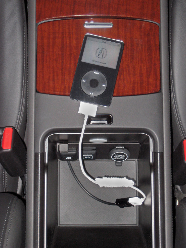 2009 Acura RL iPod Connection Picture