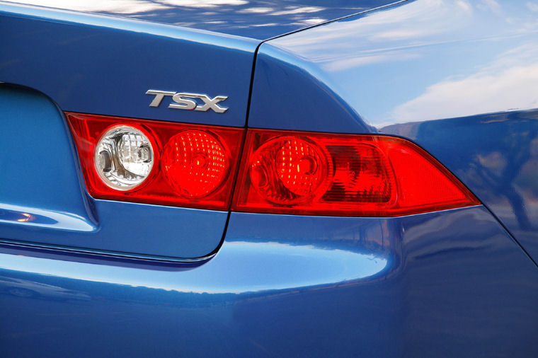 2004 Acura TSX Taillight Picture