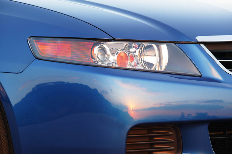 2005 Acura TSX Headlight Picture