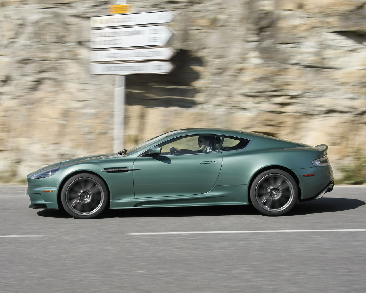 Aston Martin DBS Desktop Wallpaper