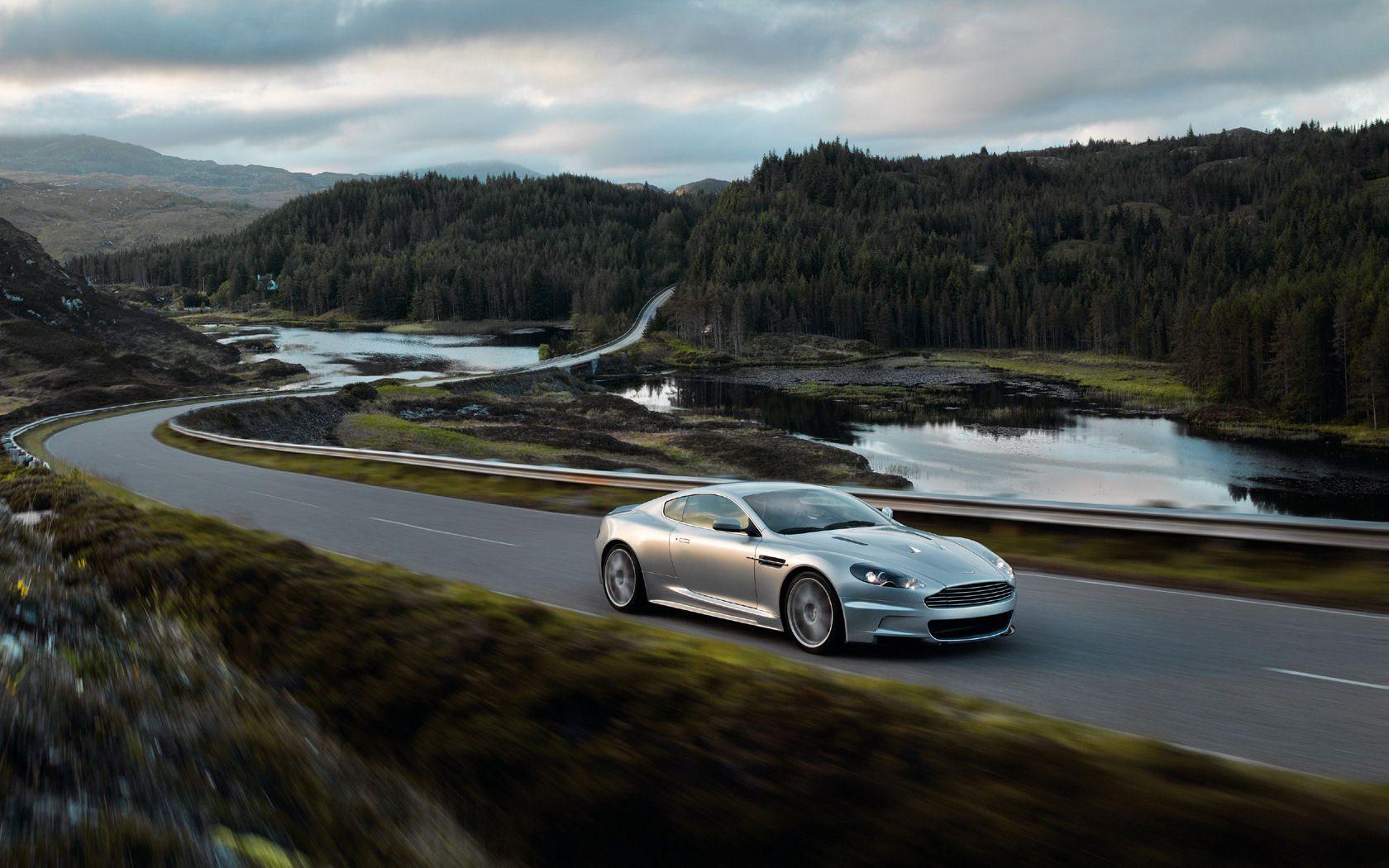 Aston Martin DBS Desktop Wallpaper