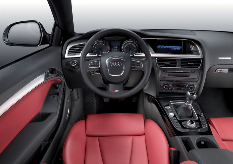 2009 Audi S5 Cockpit Picture