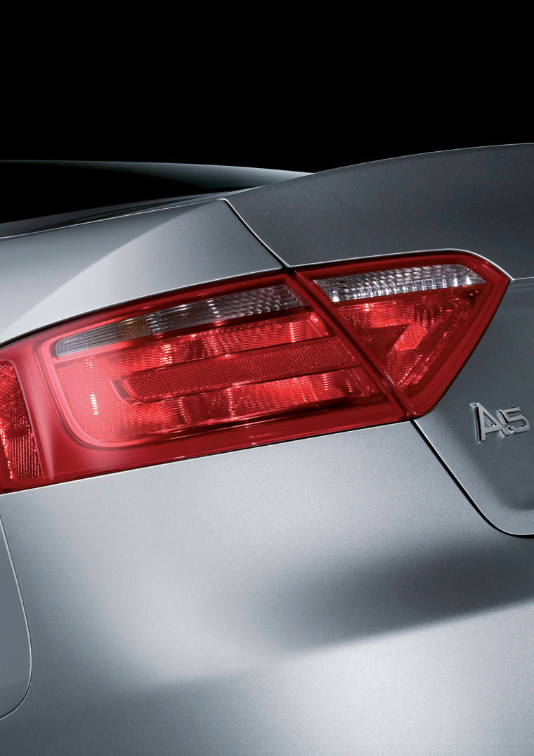 2011 Audi A5 Coupe Tail Light Picture