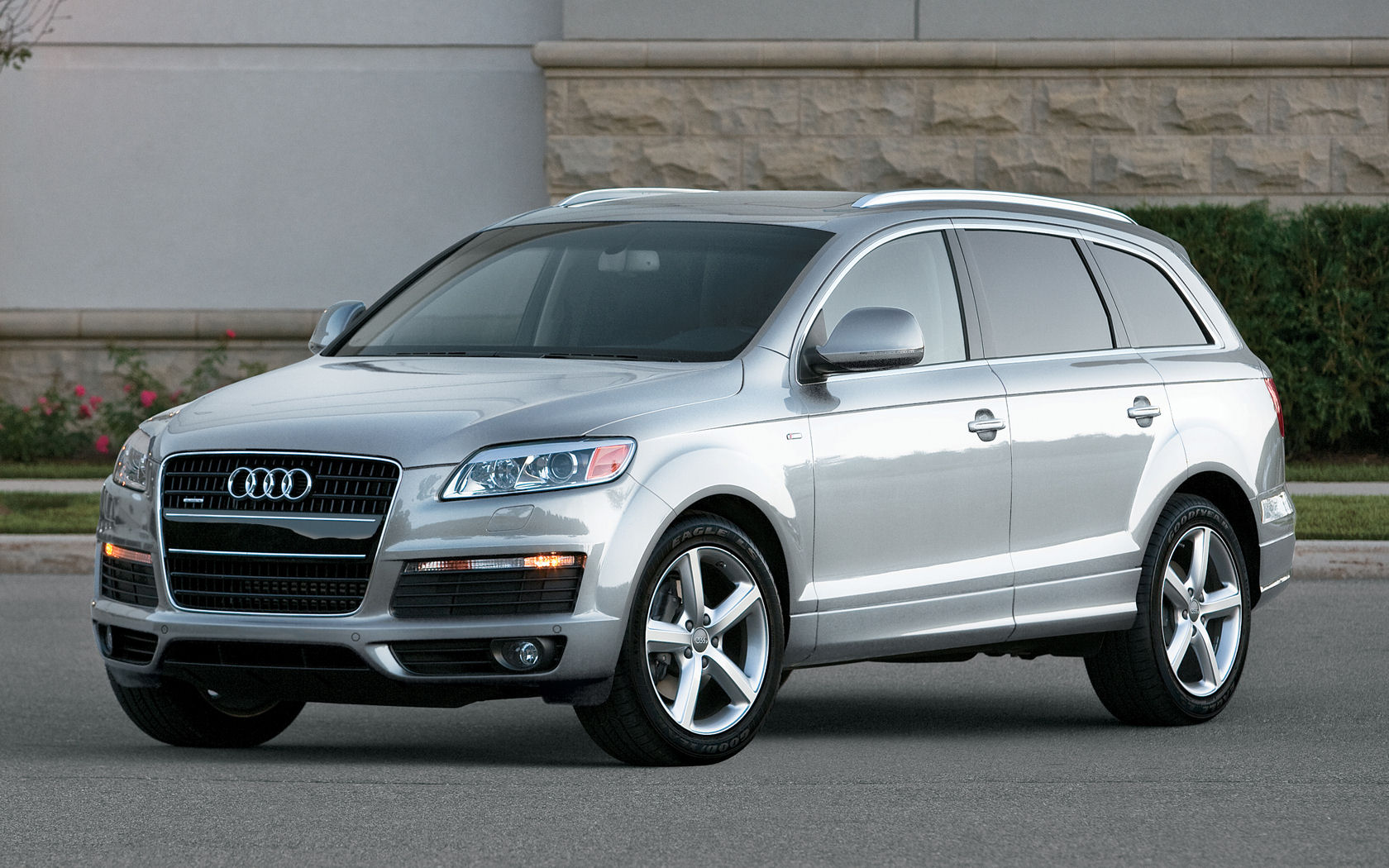 Audi Q7 Desktop Wallpaper