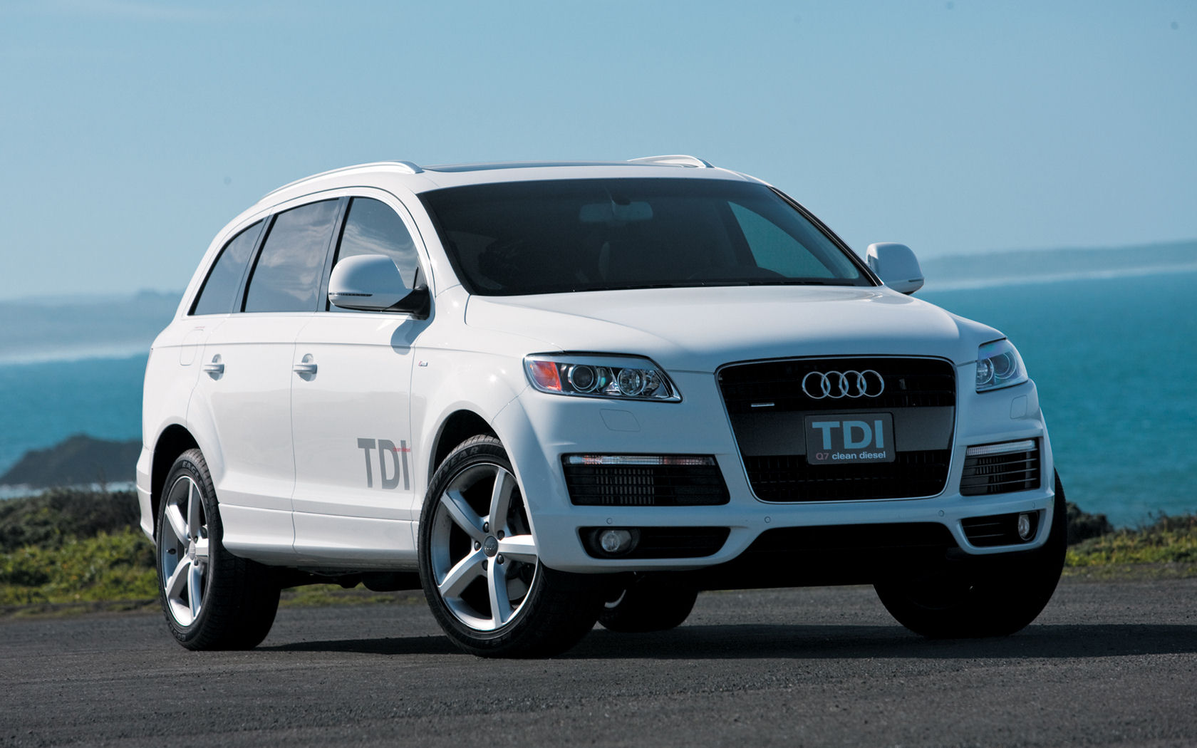 Audi Q7 Desktop Wallpaper