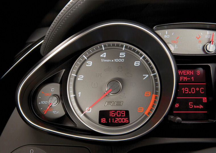 2008 Audi R8 Tachometer Picture