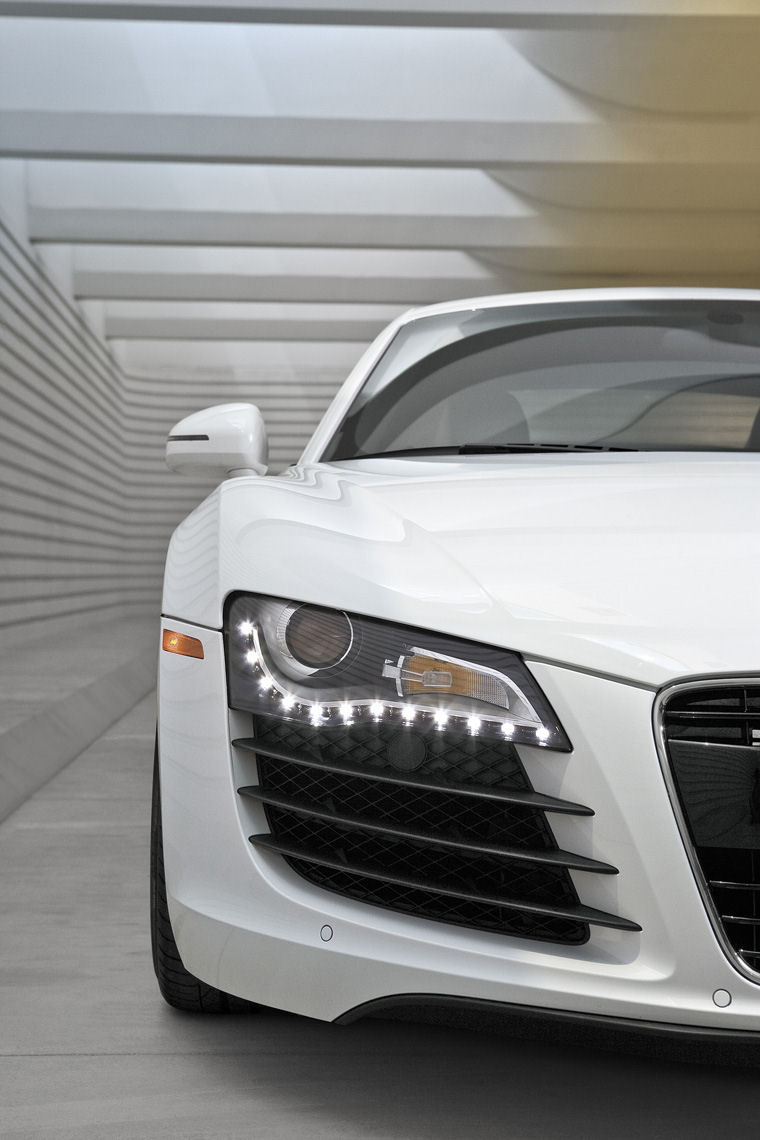 2010 Audi R8 4.2 V8 Coupe Headlight Picture