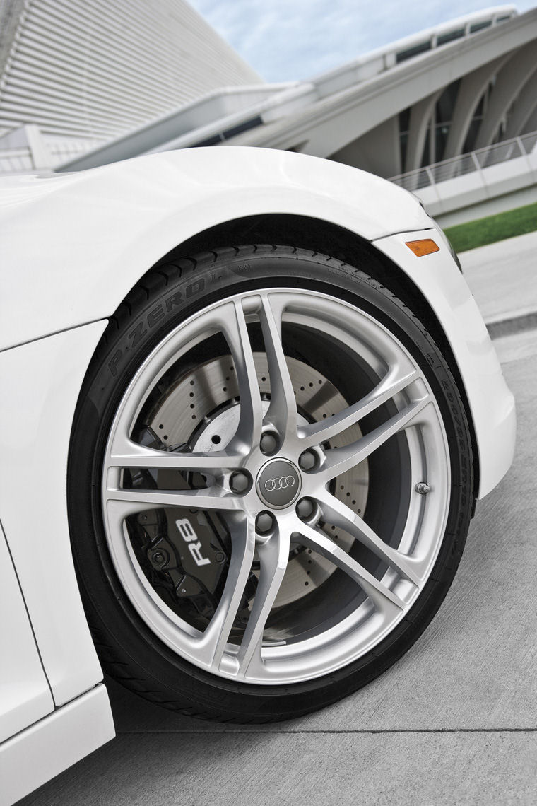 2010 Audi R8 4.2 V8 Coupe Rim Picture