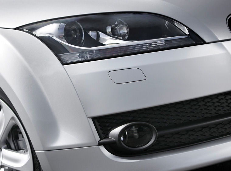 2008 Audi TT Coupe Headlight Picture