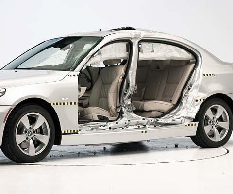 2008 BMW 5-Series IIHS Side Impact Crash Test Picture