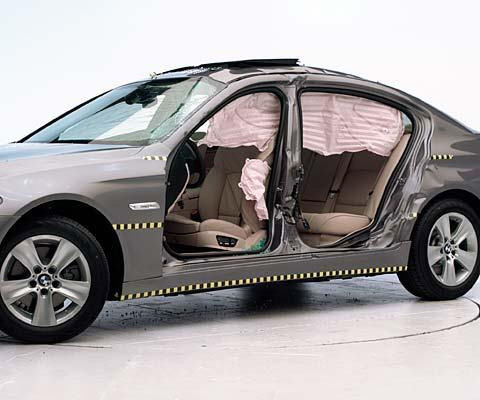 2011 BMW 5-Series IIHS Side Impact Crash Test Picture