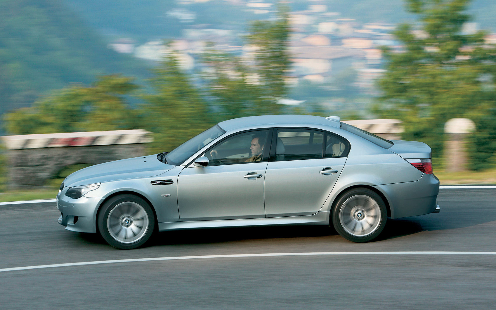 BMW 5-Series Desktop Wallpaper