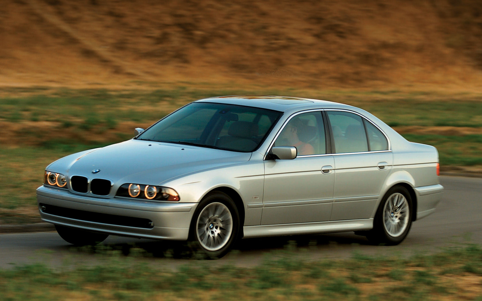 BMW 5-Series Desktop Wallpaper