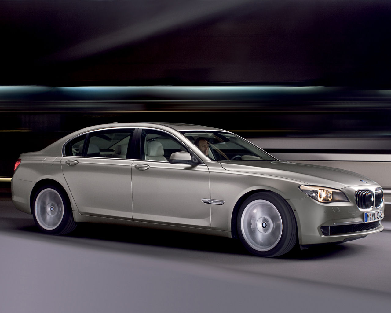 BMW 7-Series Desktop Wallpaper