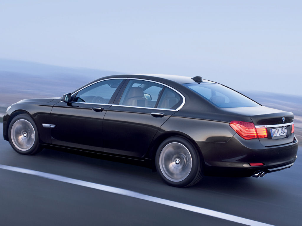 BMW 7-Series Desktop Wallpaper