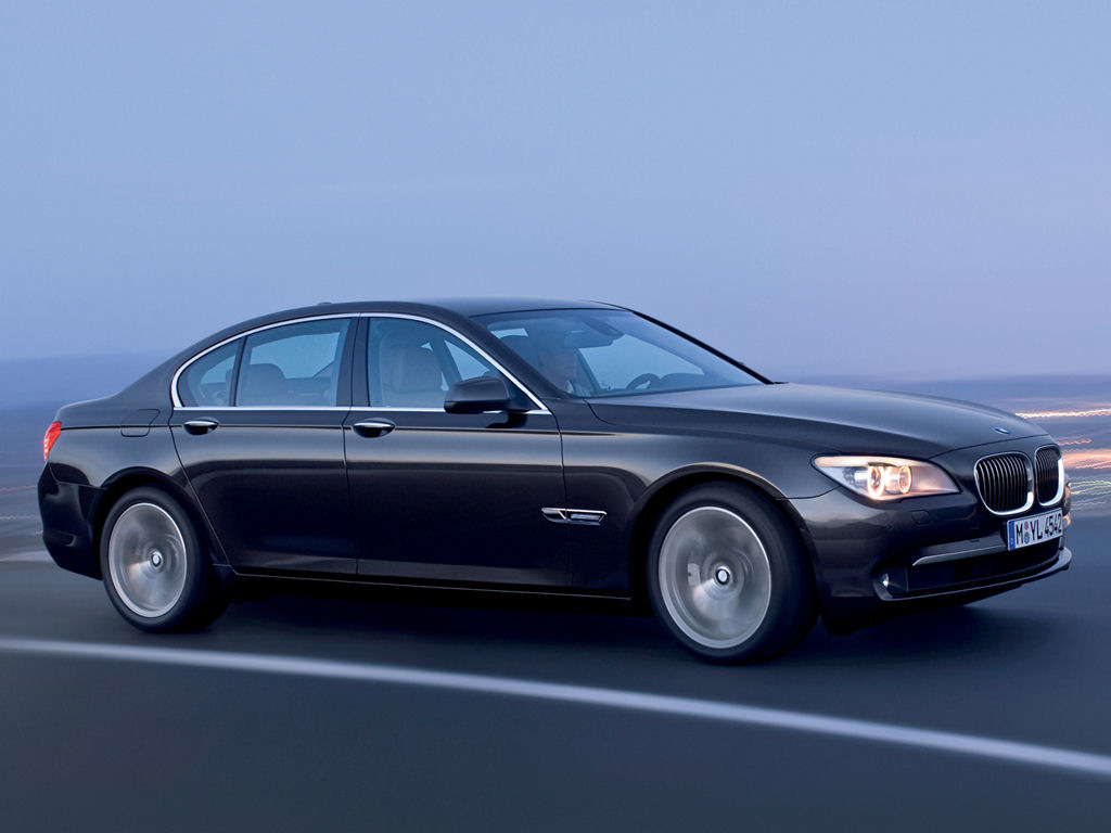 BMW 7-Series Desktop Wallpaper