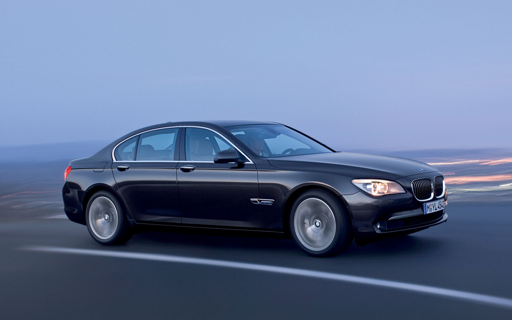 BMW 7-Series Desktop Wallpaper