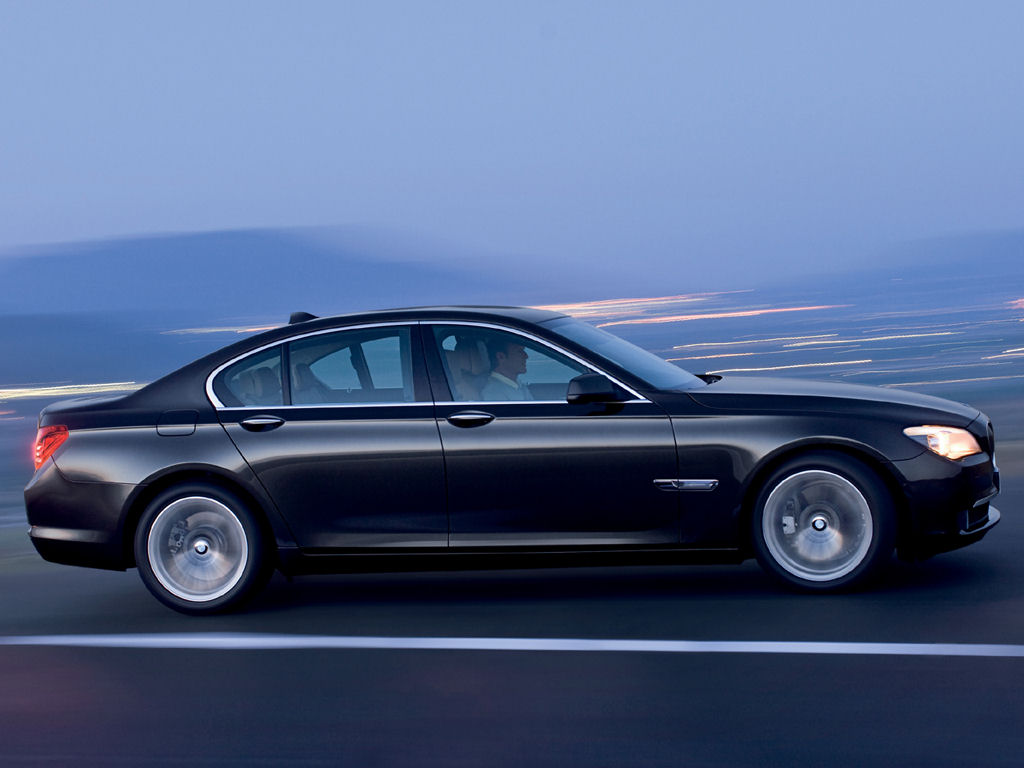 BMW 7-Series Desktop Wallpaper