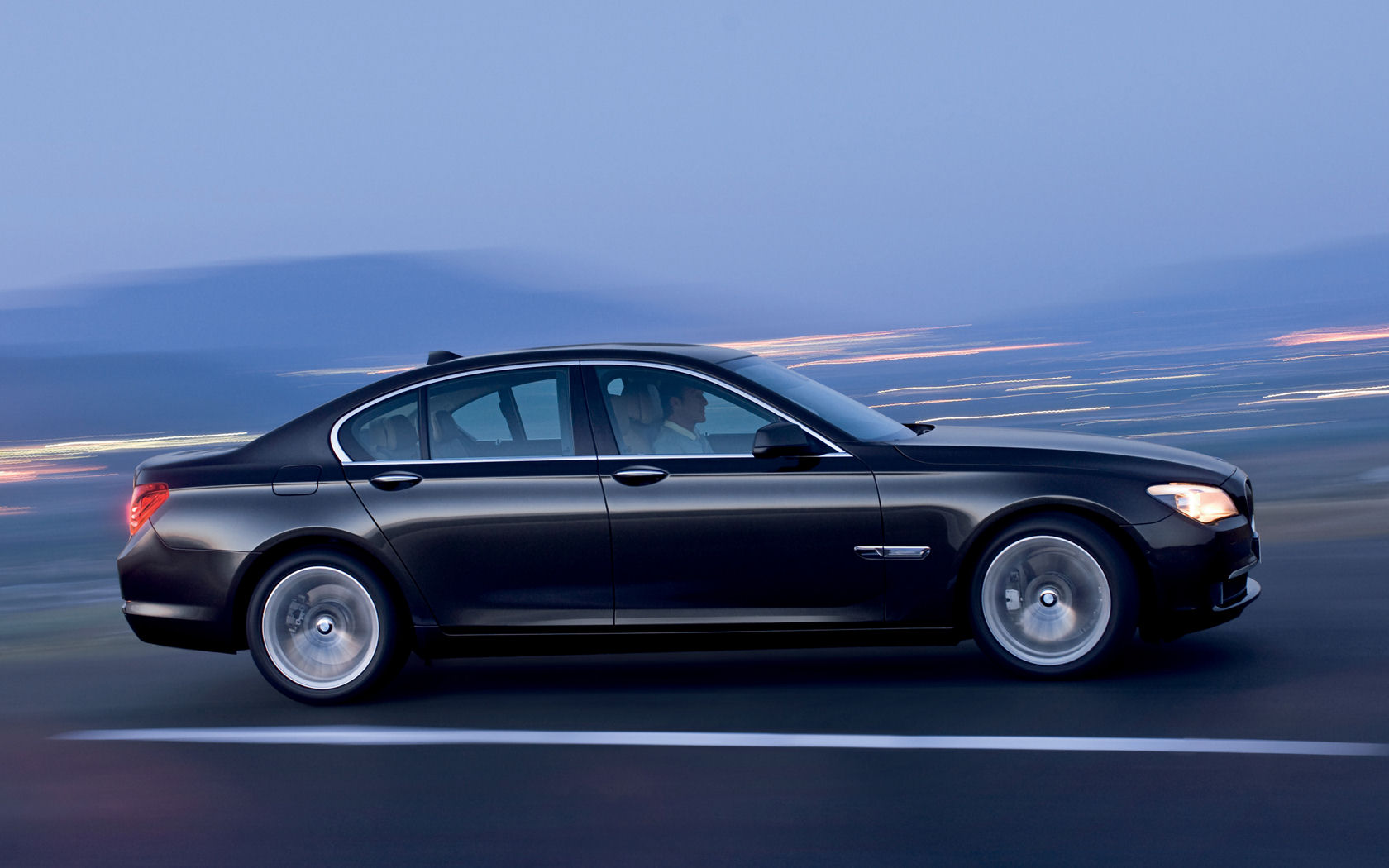 BMW 7-Series Desktop Wallpaper