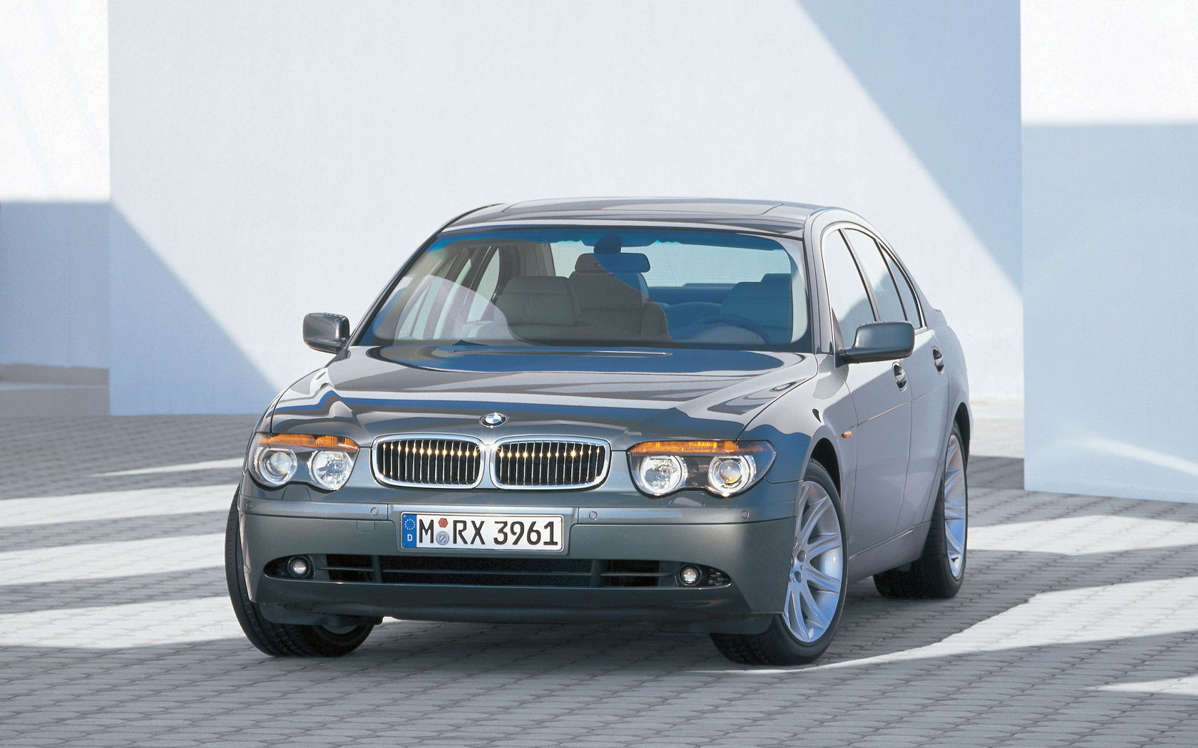 BMW 7-Series Desktop Wallpaper