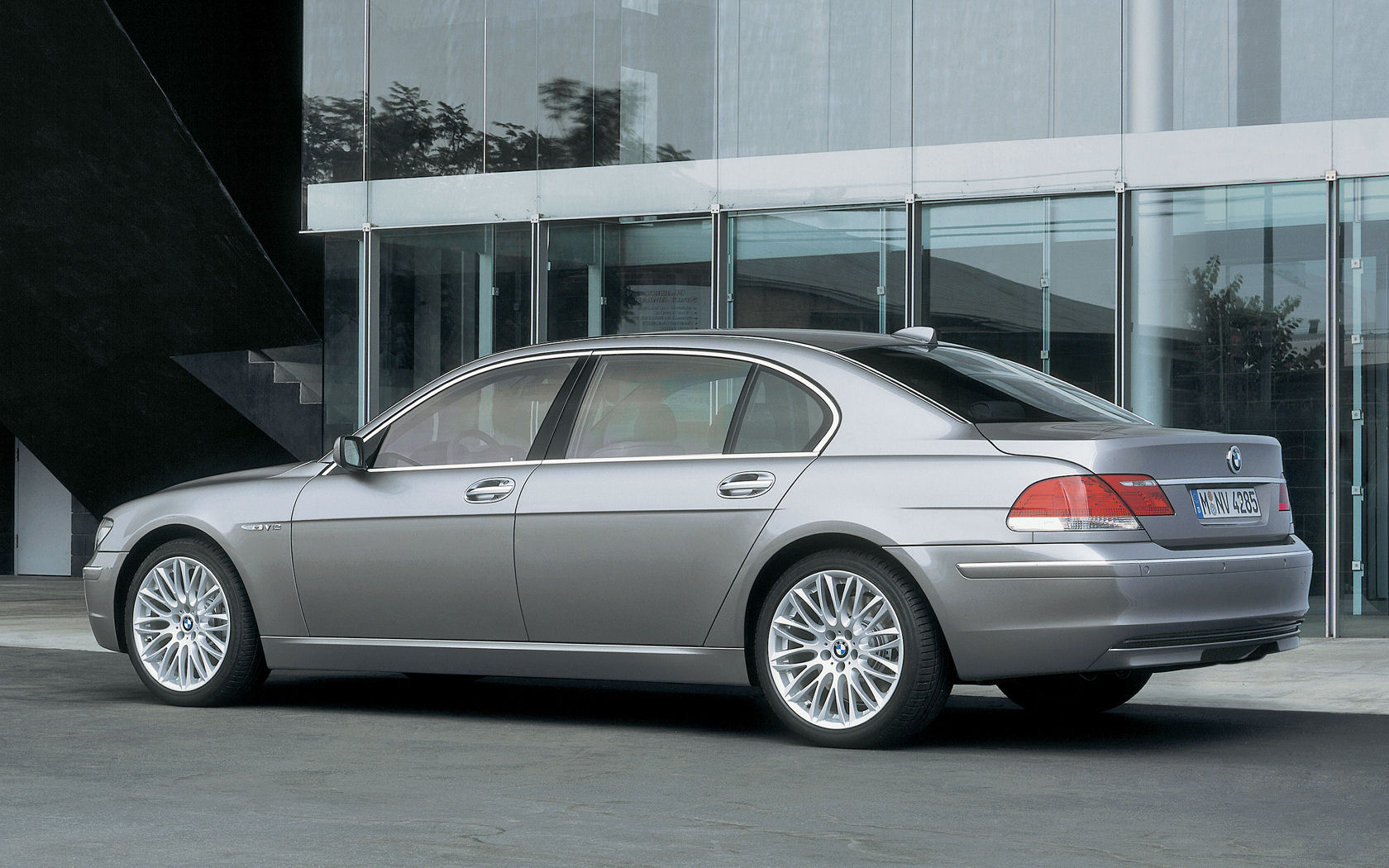 BMW 7-Series Desktop Wallpaper