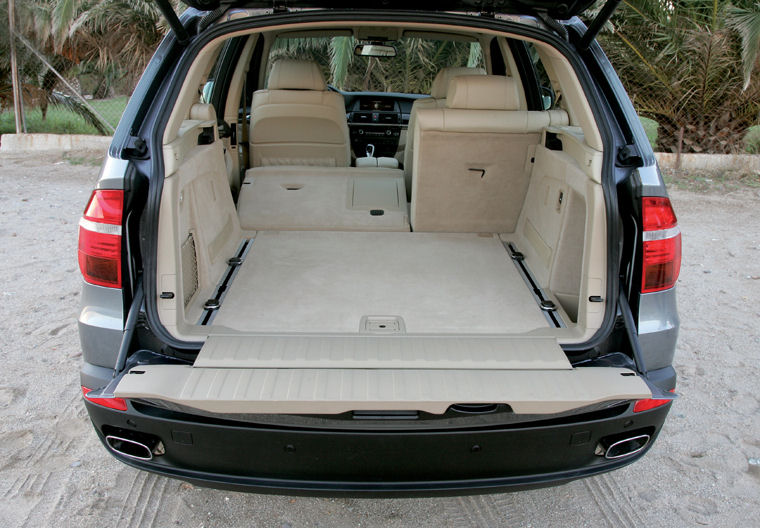 2008 BMW X5 xDrive48i Trunk Picture