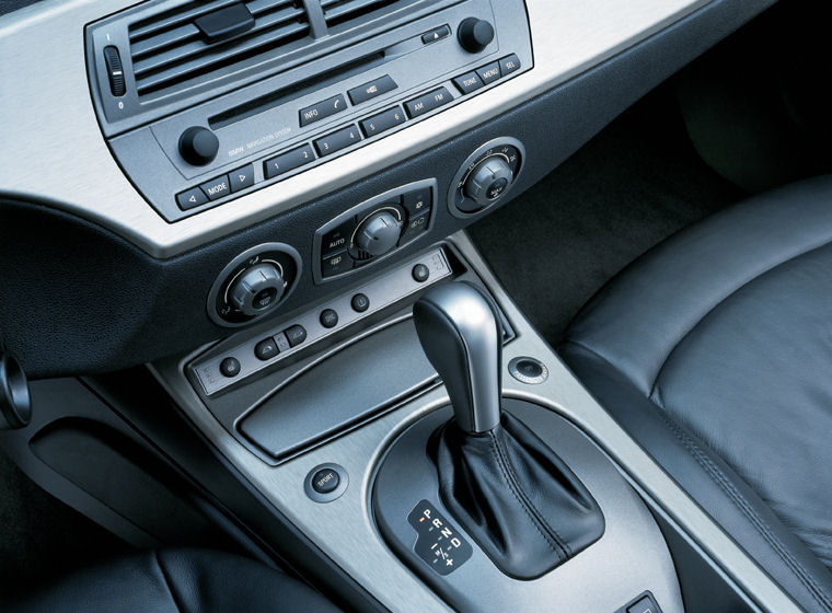 2008 BMW Z4 Roadster Center Console Picture