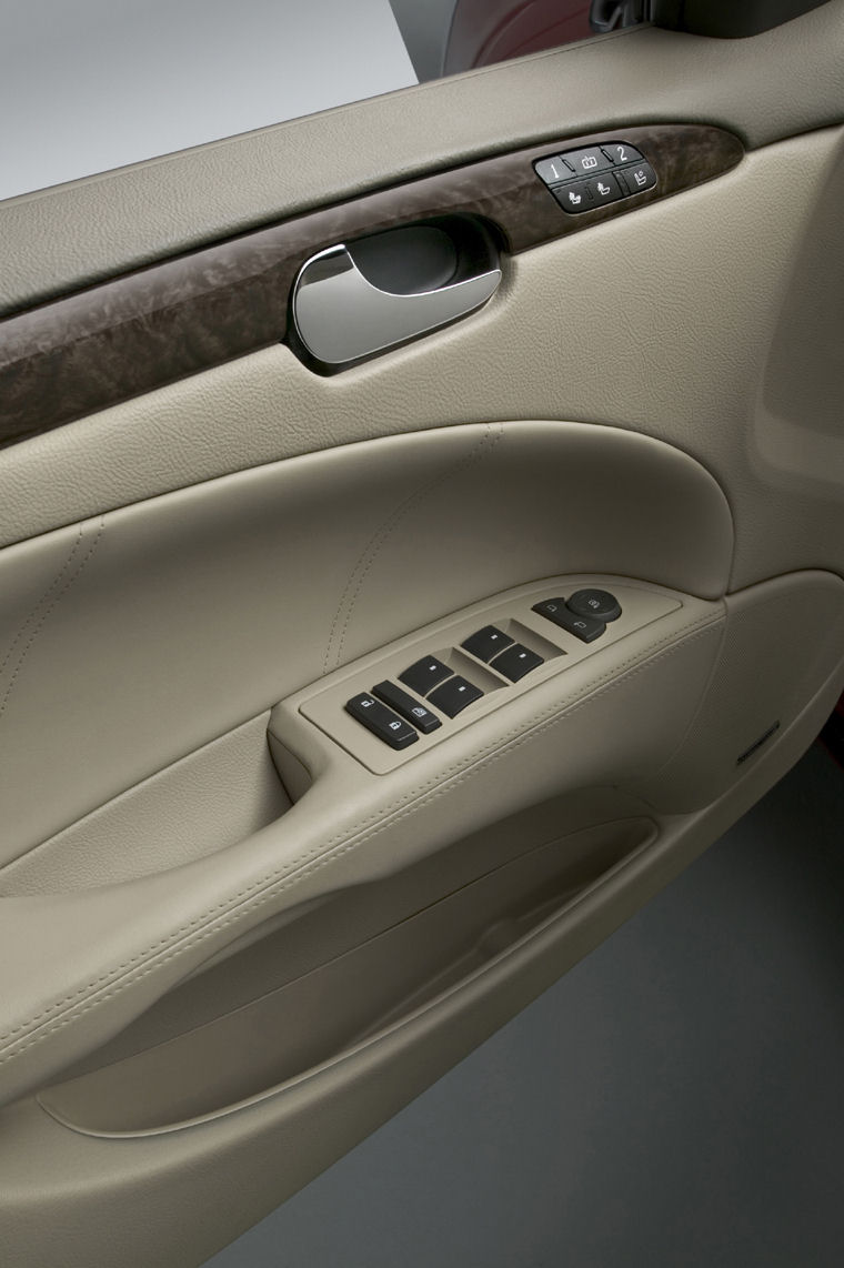 2008 Buick Lucerne Door Panel Picture