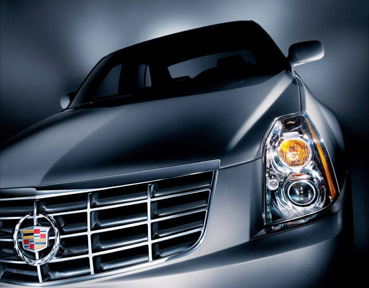 2008 Cadillac DTS Headlight Picture