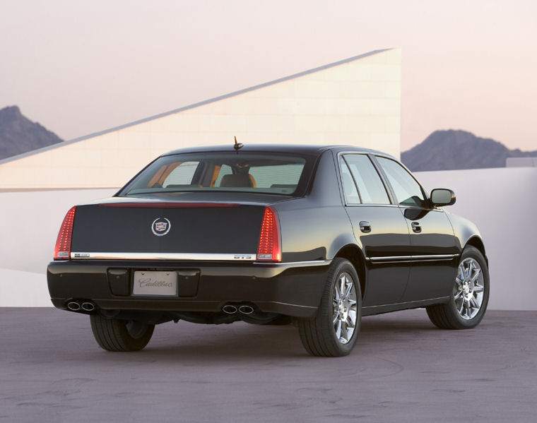 2010 Cadillac DTS Picture