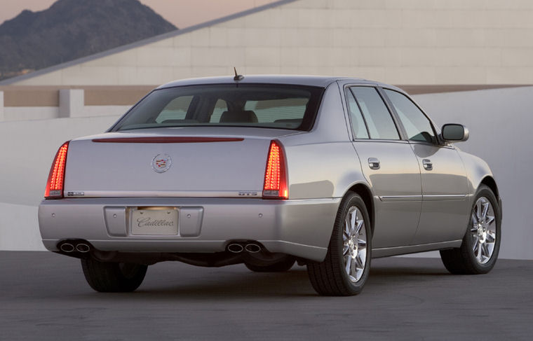 2010 Cadillac DTS Picture