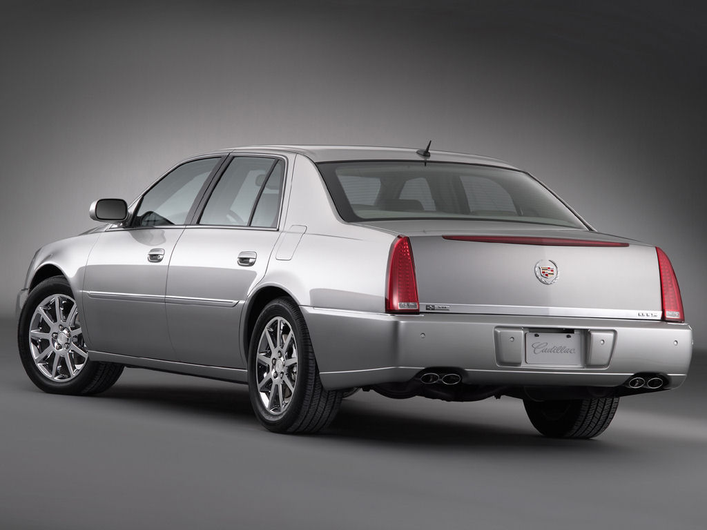 Cadillac DTS Desktop Wallpaper