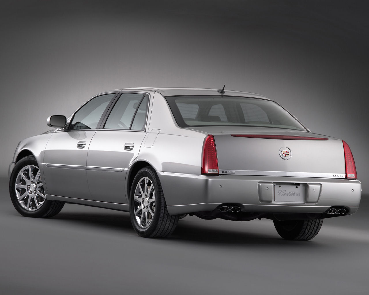 Cadillac DTS Desktop Wallpaper