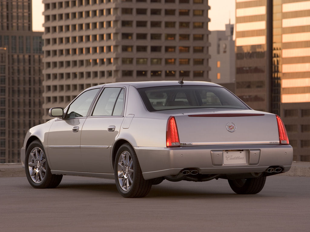 Cadillac DTS Desktop Wallpaper