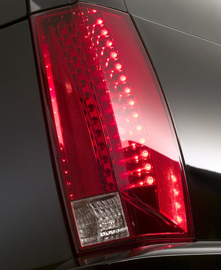 2008 Cadillac Escalade Tail Light Picture