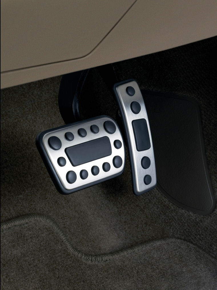 2008 Chevrolet Cobalt SS Pedals Picture