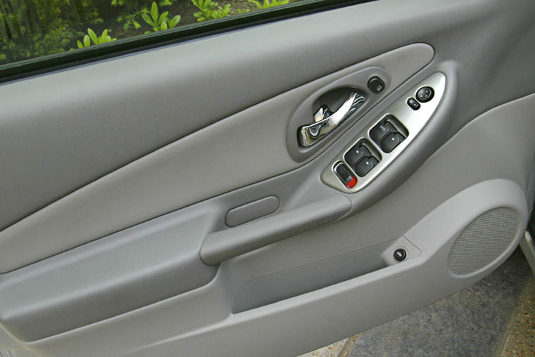 2006 Chevrolet (Chevy) Malibu Maxx Door Panel Picture