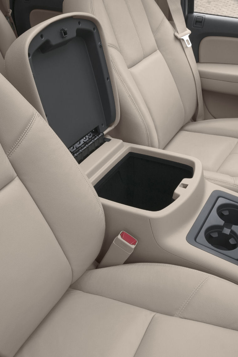 2008 Chevrolet Suburban 1500 Center Console Storage Picture