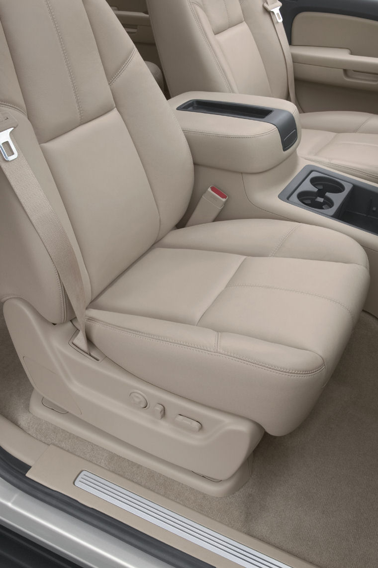 2010 Chevrolet Suburban 1500 Front Seats Picture