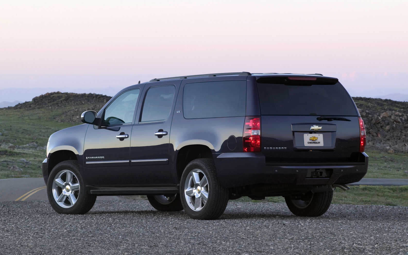 Chevrolet Suburban Desktop Wallpaper