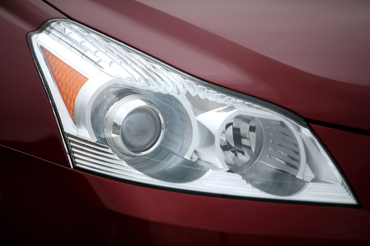 2009 Chevrolet Traverse Headlight Picture