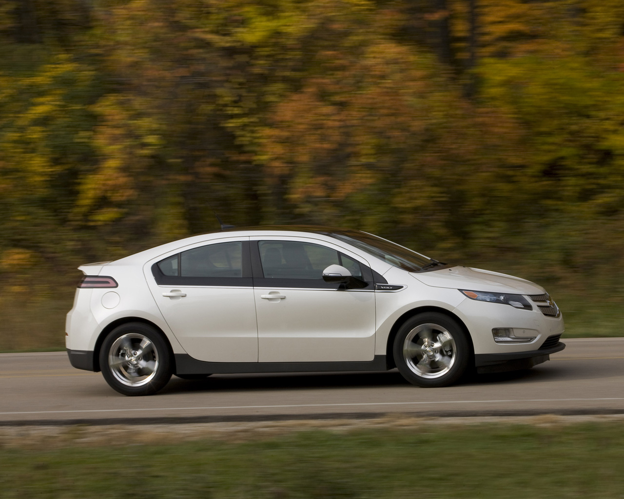 Chevrolet Volt Desktop Wallpaper