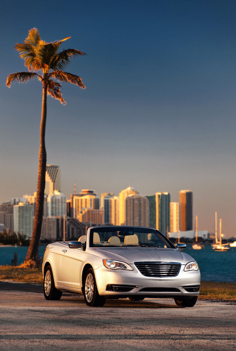 2011 Chrysler 200 Convertible Picture