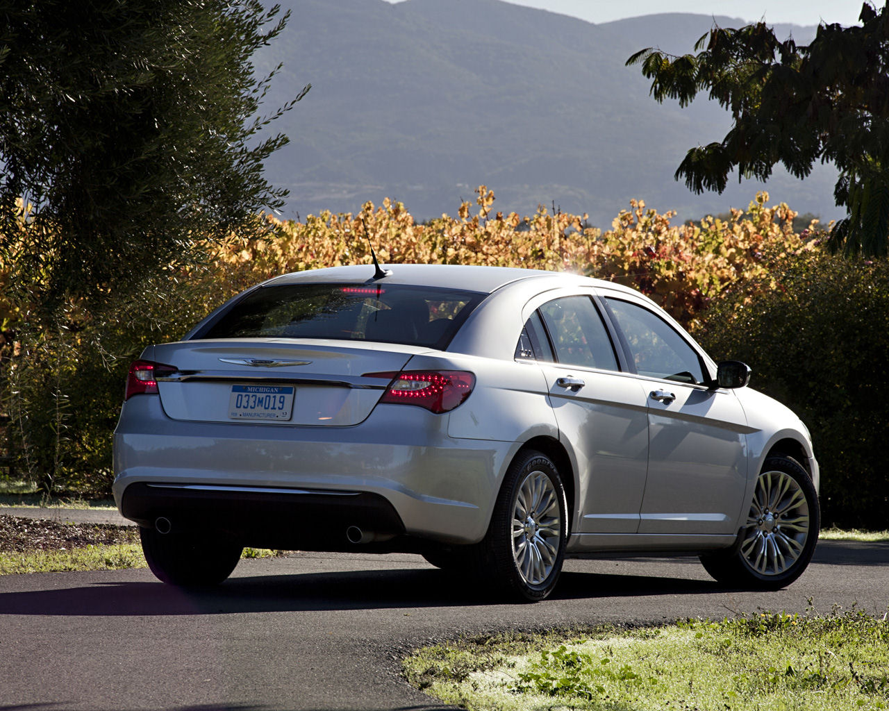 Chrysler 200 Desktop Wallpaper