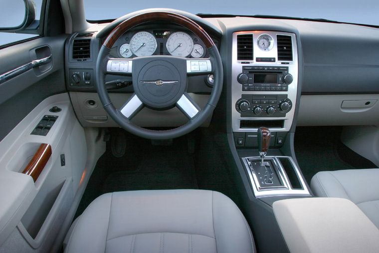 2005 Chrysler 300C Cockpit Picture