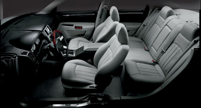 2006 Chrysler 300C Interior Picture