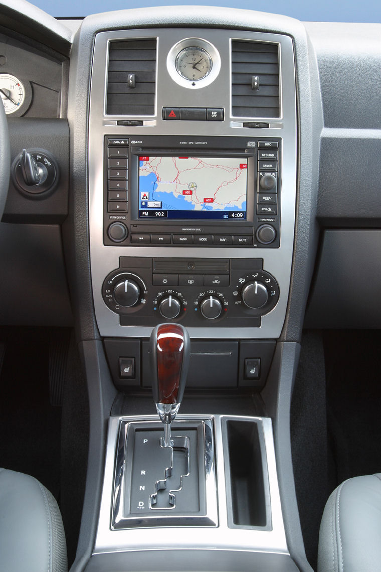 Chrysler 300 center console #2
