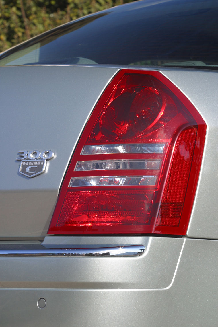 2009 Chrysler 300C Taillight Picture